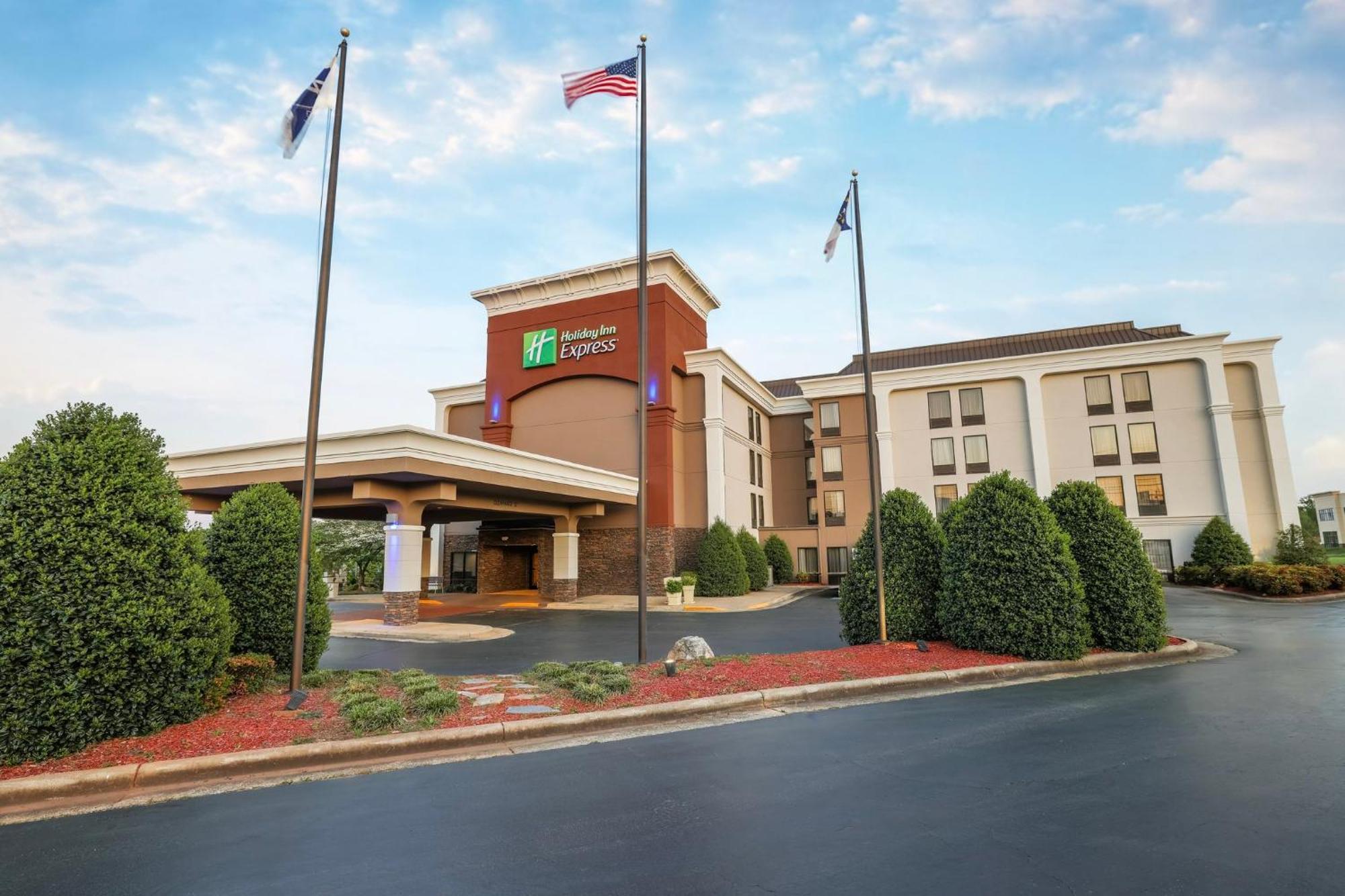 Holiday Inn Express Burlington, An Ihg Hotel Exterior photo