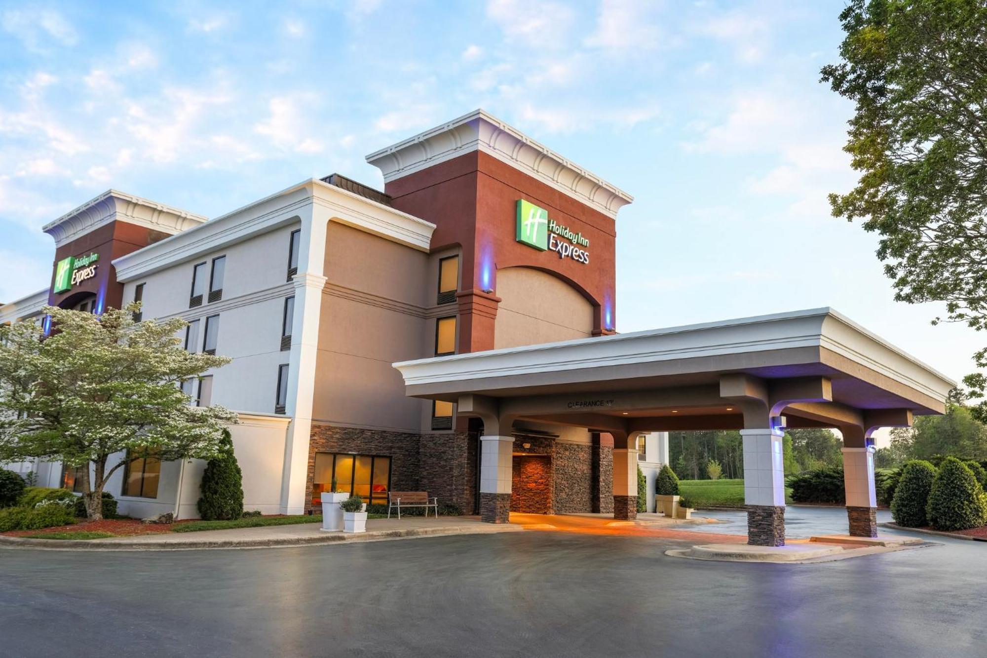 Holiday Inn Express Burlington, An Ihg Hotel Exterior photo