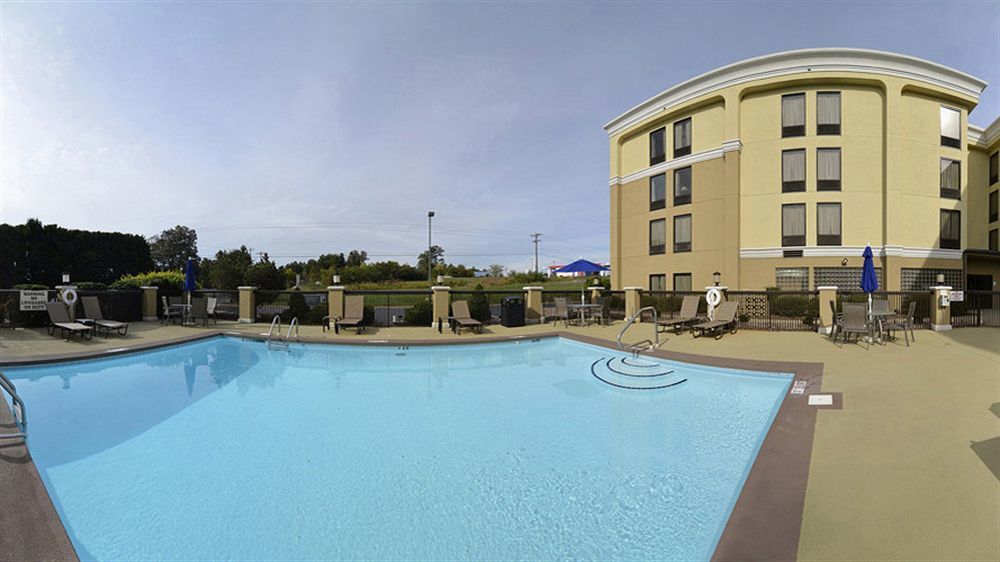 Holiday Inn Express Burlington, An Ihg Hotel Exterior photo